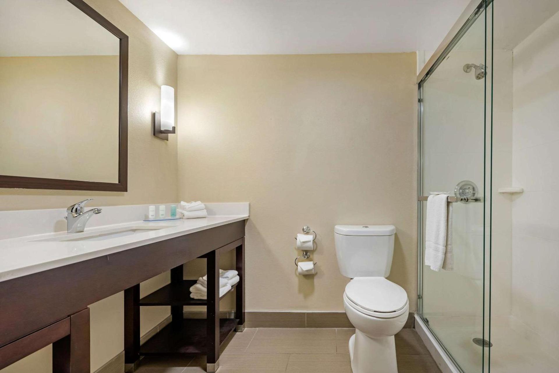 Clarion Hotel Conference Center Lexington North photo 40