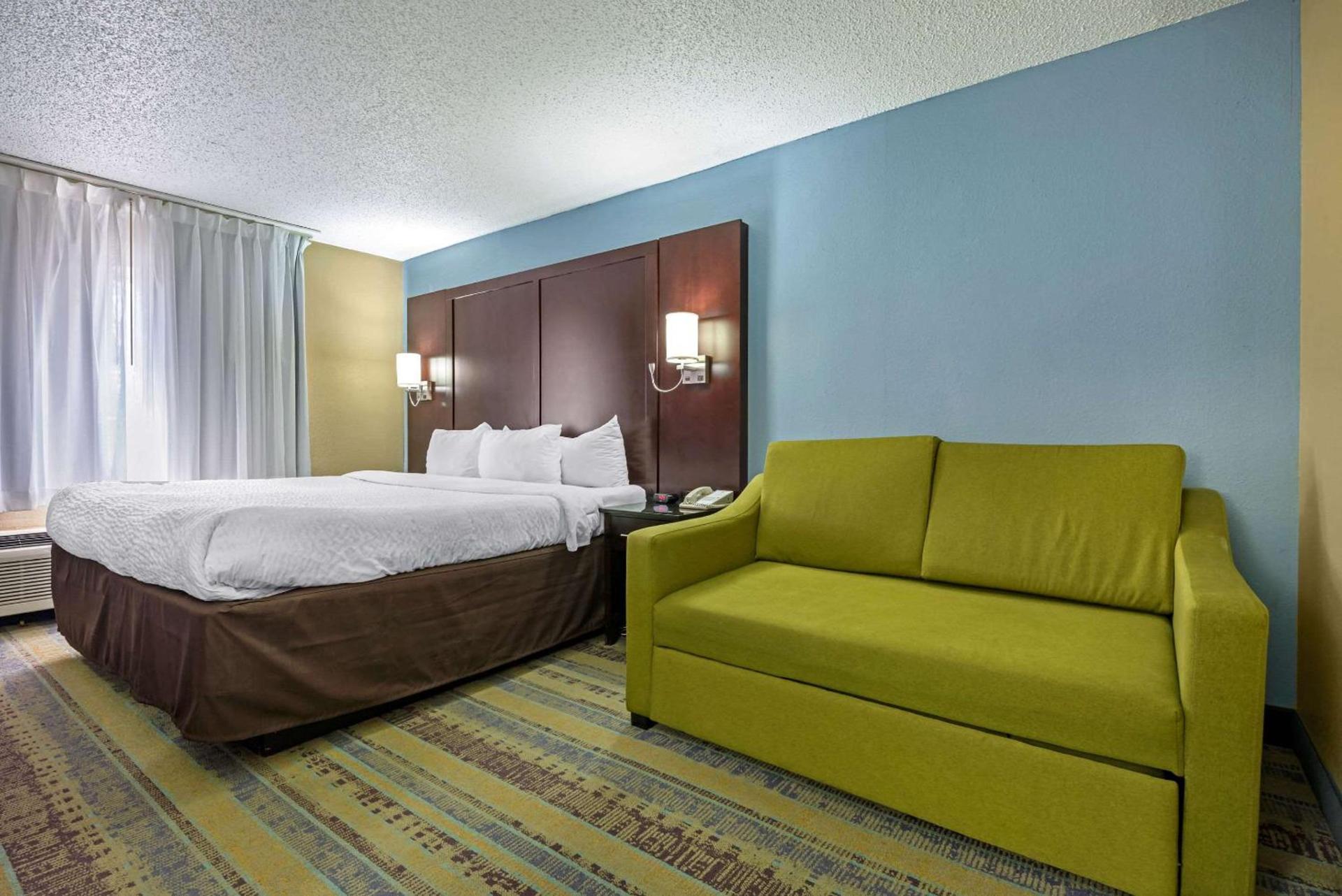 Clarion Hotel Conference Center Lexington North photo 41