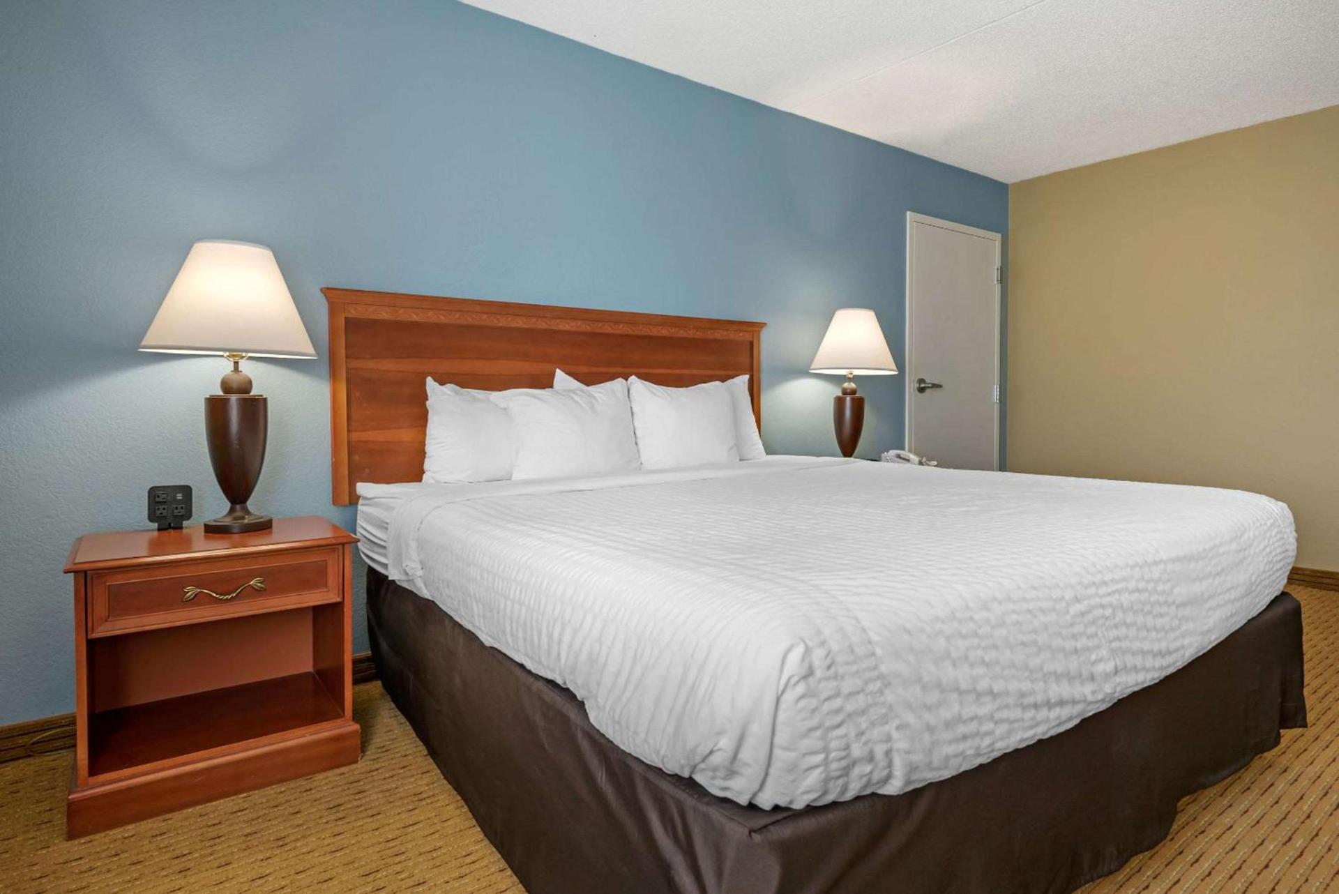 Clarion Hotel Conference Center Lexington North photo 42