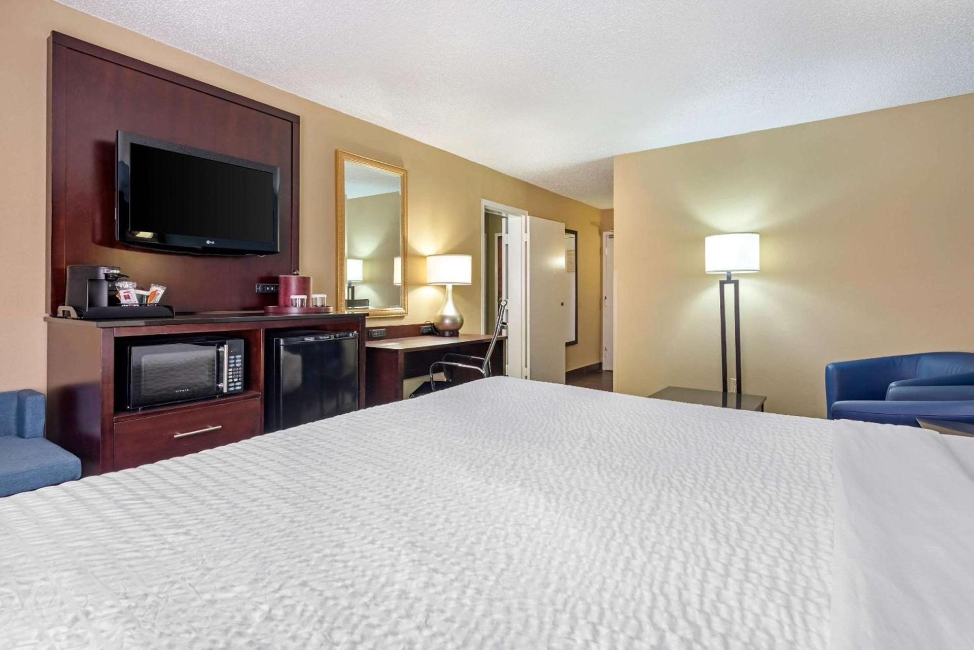 Clarion Hotel Conference Center Lexington North photo 34