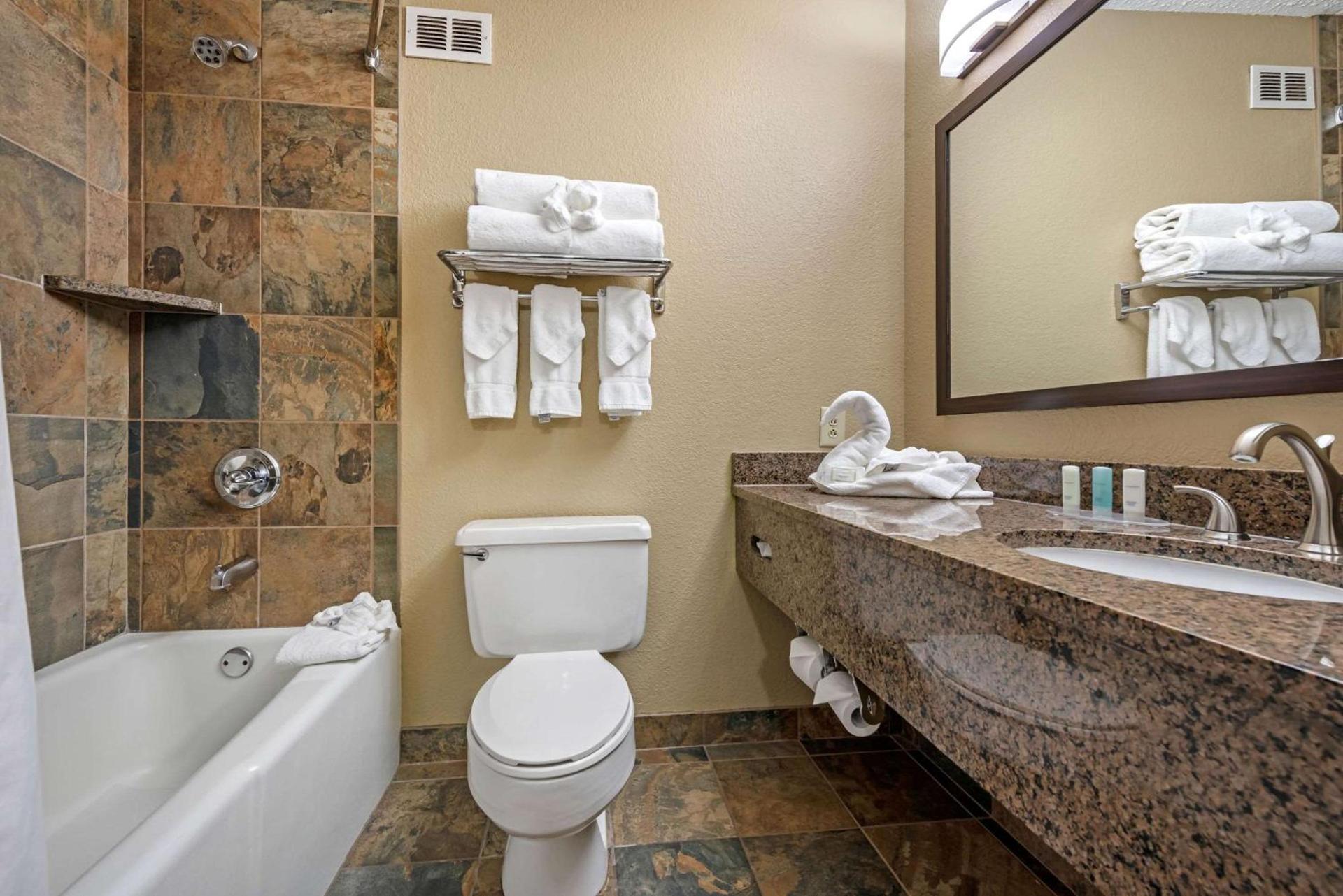 Clarion Hotel Conference Center Lexington North photo 35