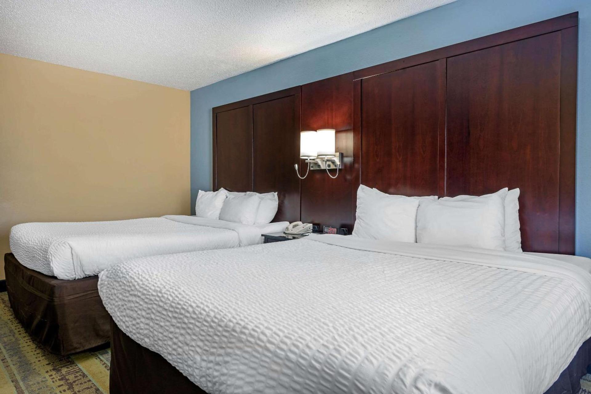 Clarion Hotel Conference Center Lexington North photo 36