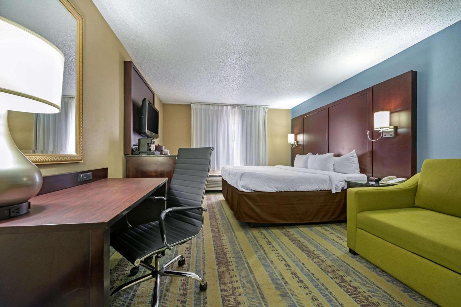 Clarion Hotel Conference Center Lexington North photo 33