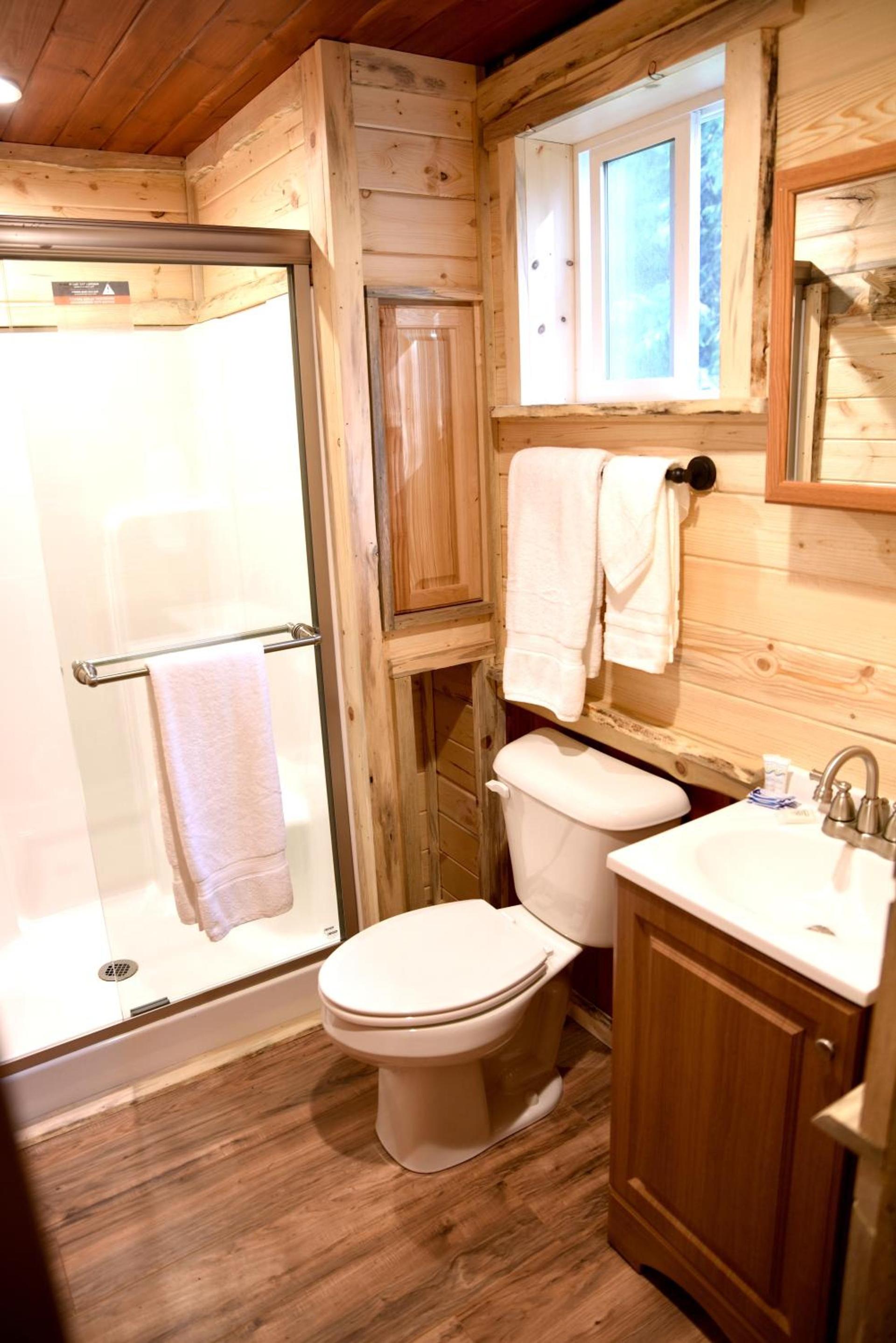 Gateway Inn & Cabins photo 20