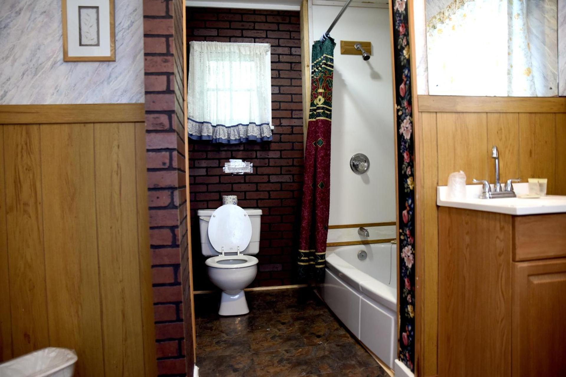 Gateway Inn & Cabins photo 29