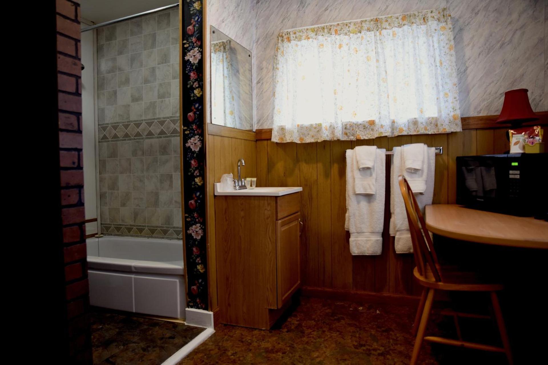 Gateway Inn & Cabins photo 30