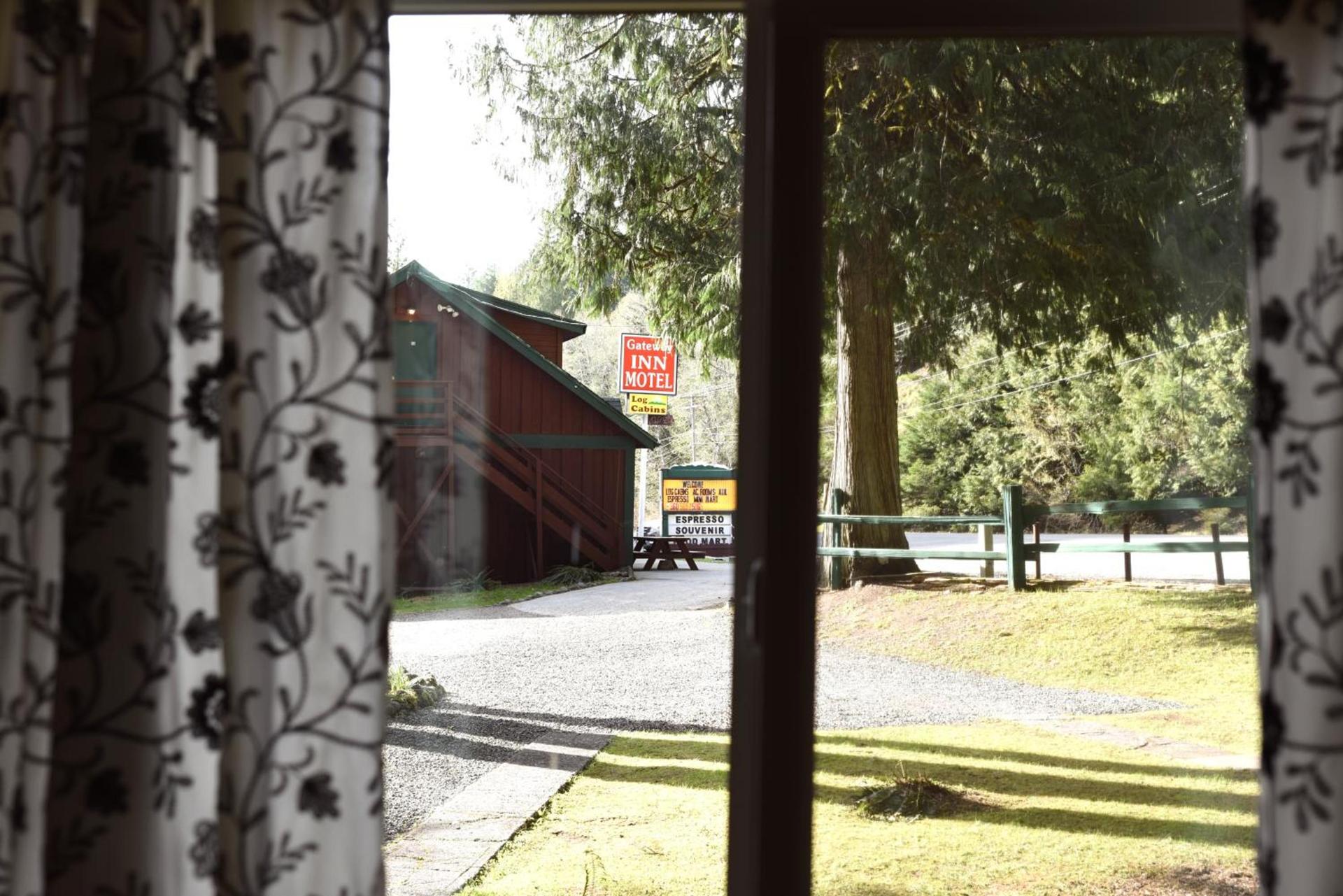 Gateway Inn & Cabins photo 32