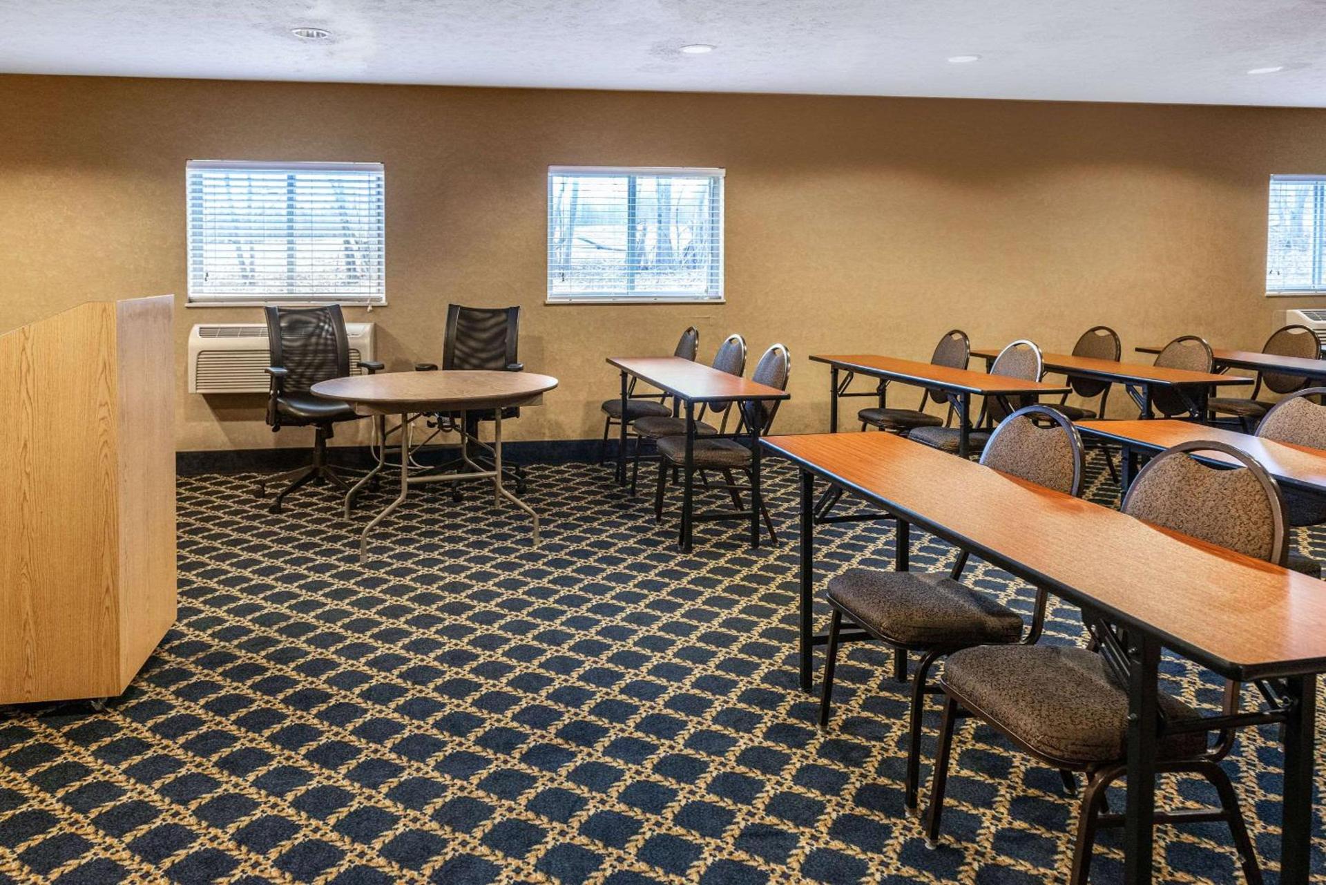 Quality Inn & Suites Seville photo 16