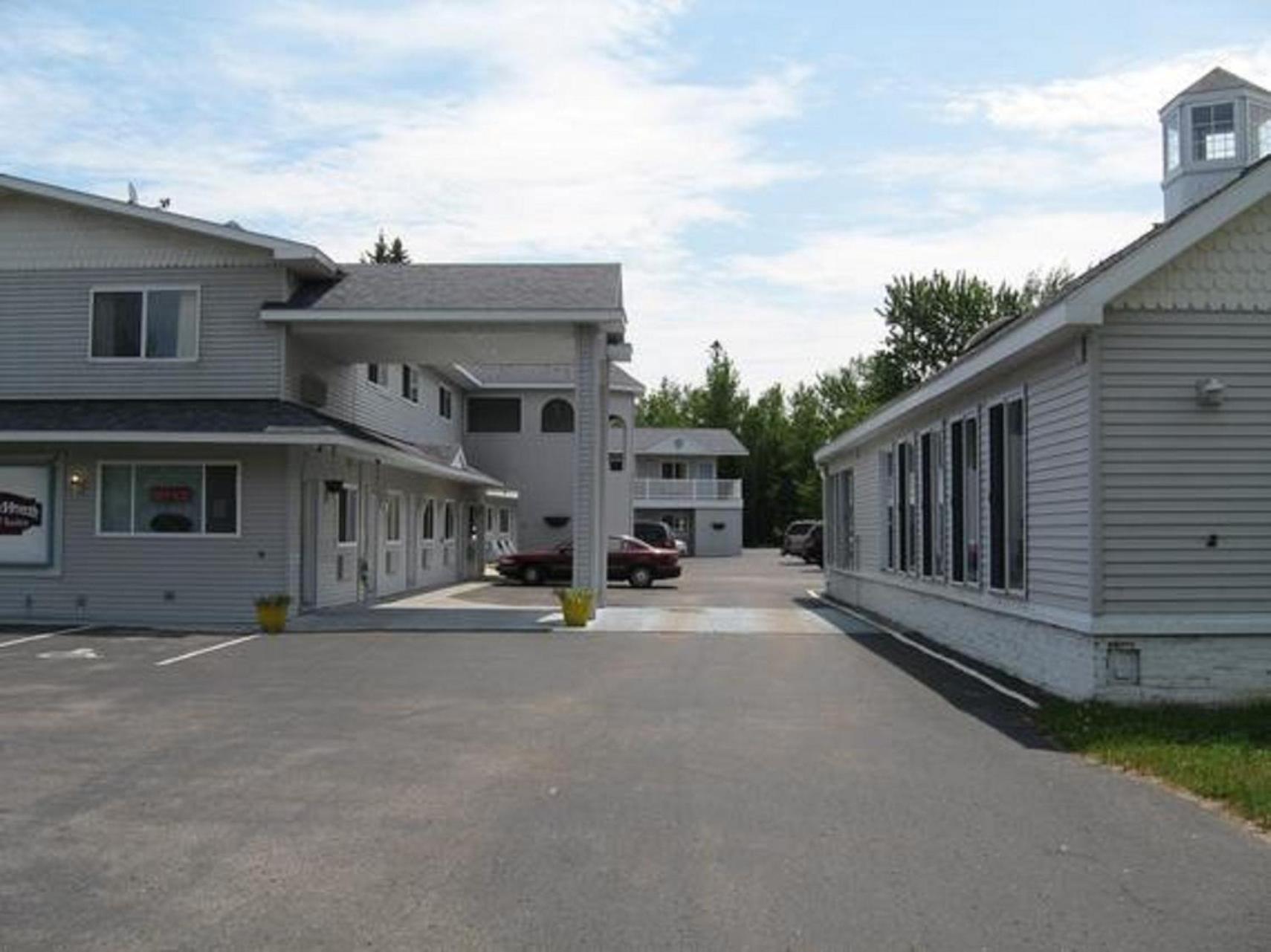 Mackinaw Budget Inn photo 1