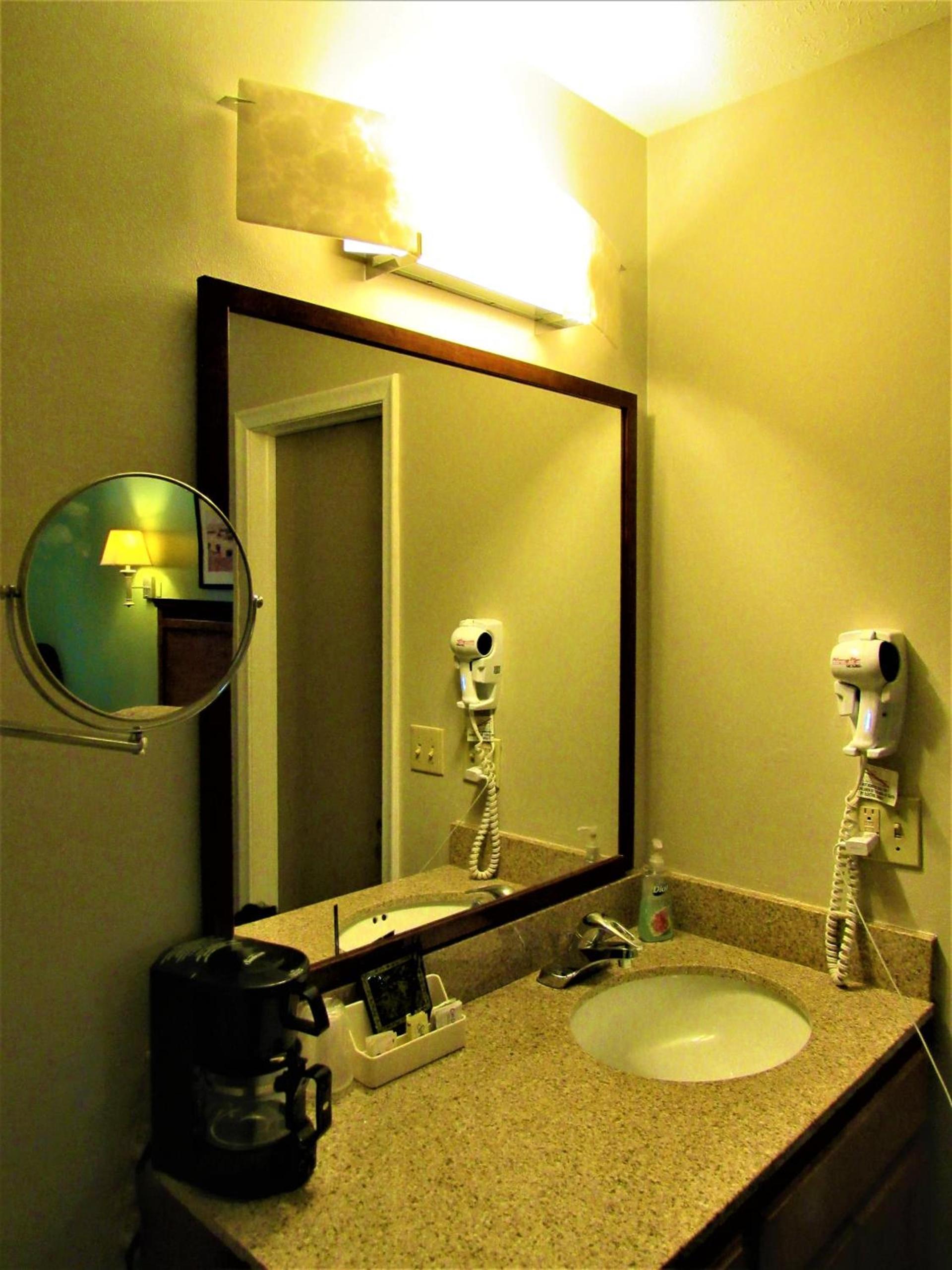 Capri Motel photo 6