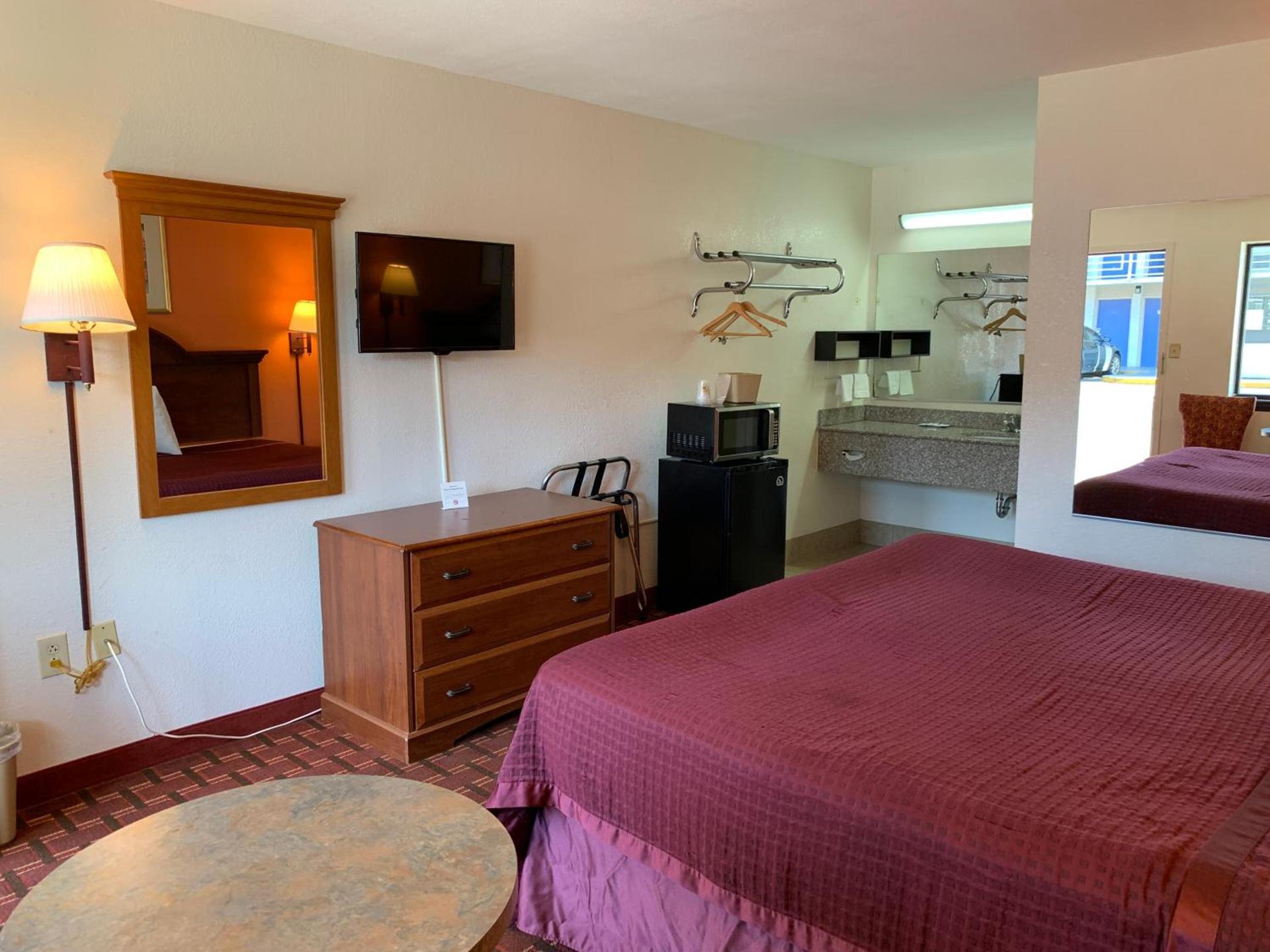 Royal Regency Inn photo 7