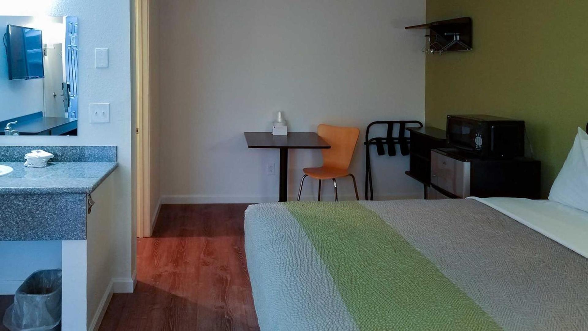 Motel 6-Burlington, WA photo 33