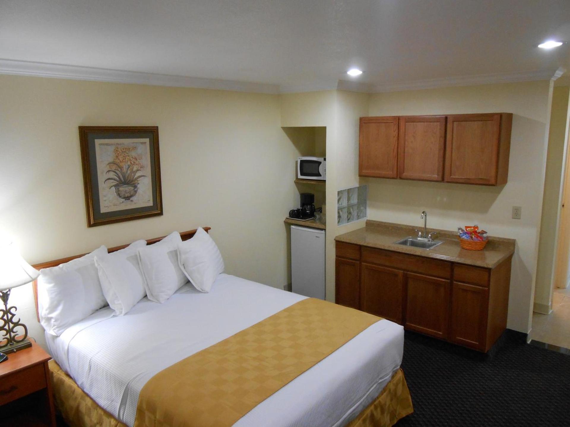 Best Inn & Suites photo 2