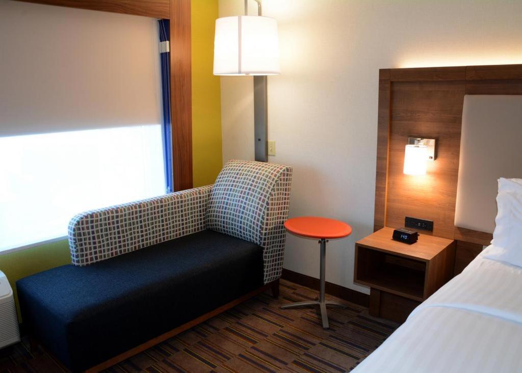 Holiday Inn Express & Suites - Pittsburgh - Monroeville by IHG photo 19