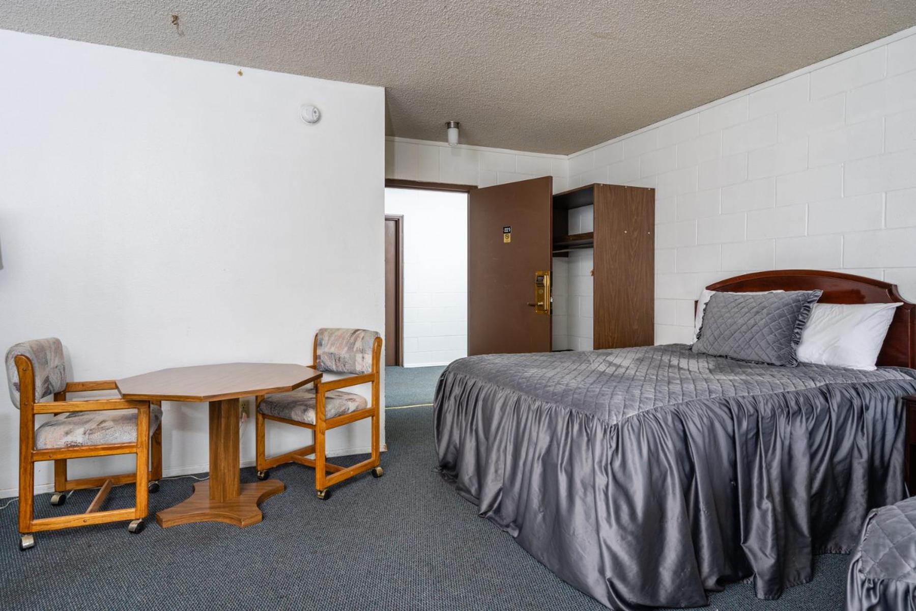 M&M Motel photo 4