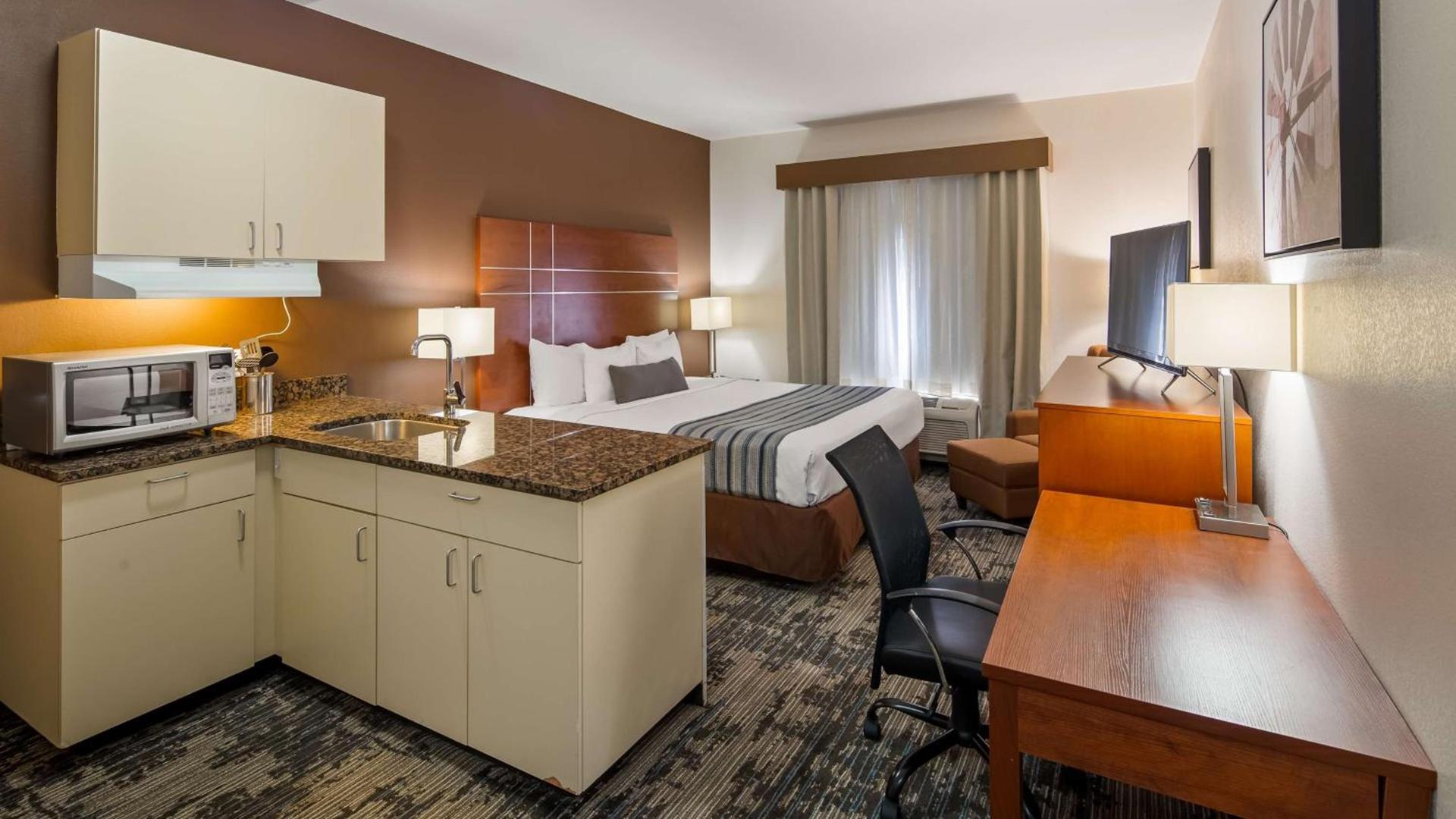 Best Western Plus Wakeeney Inn & Suites photo 10