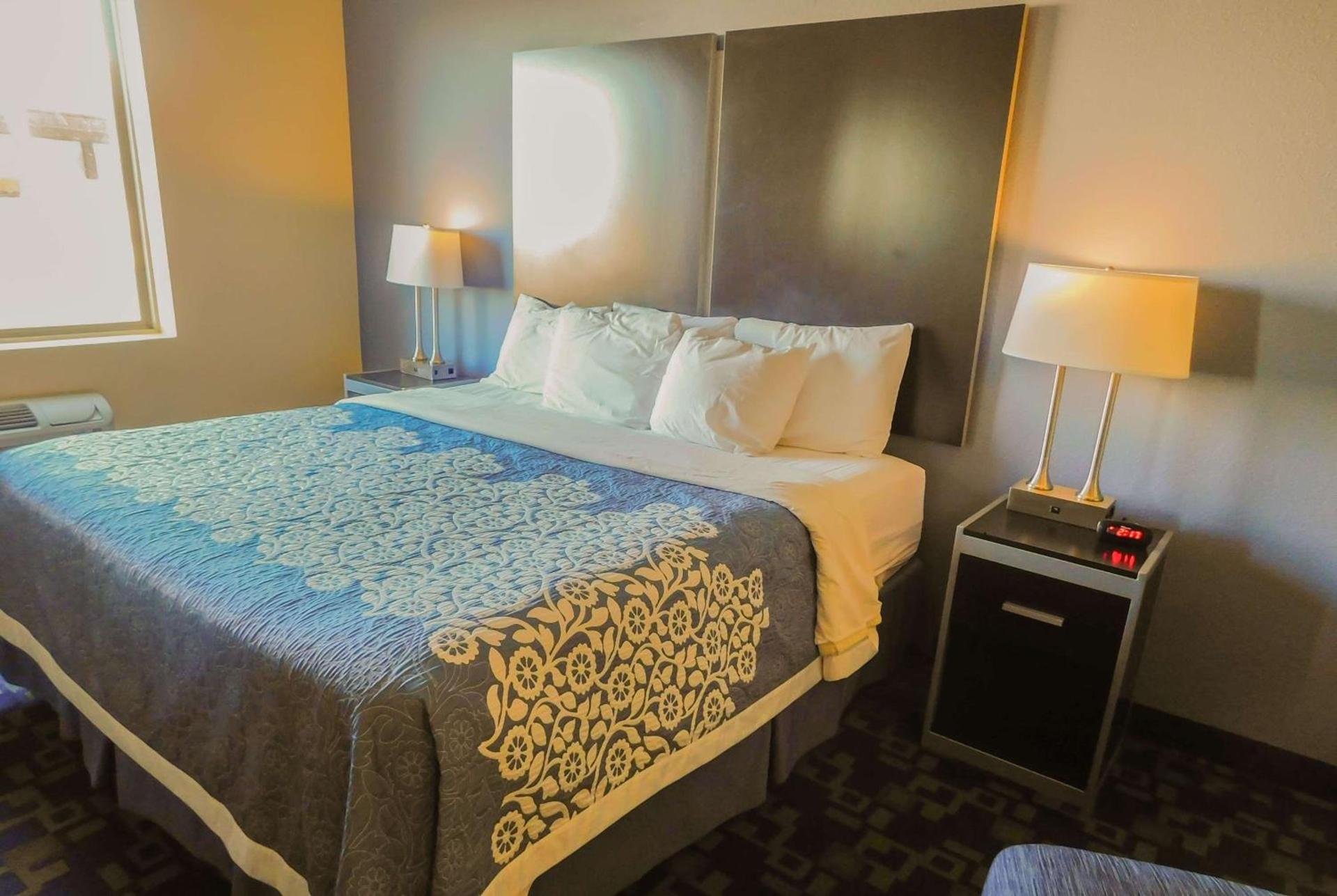 Days Inn & Suites by Wyndham Pocahontas photo 12