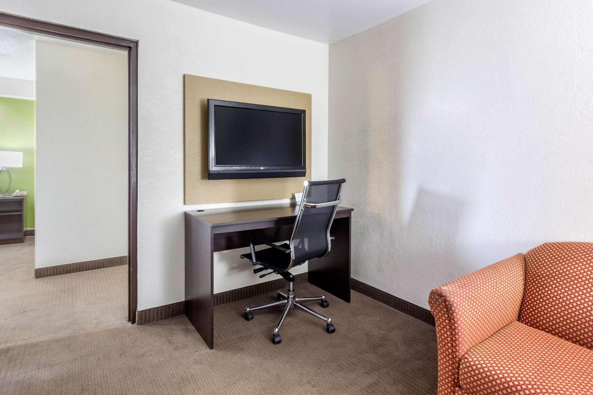 Sleep Inn near Busch Gardens - USF photo 35