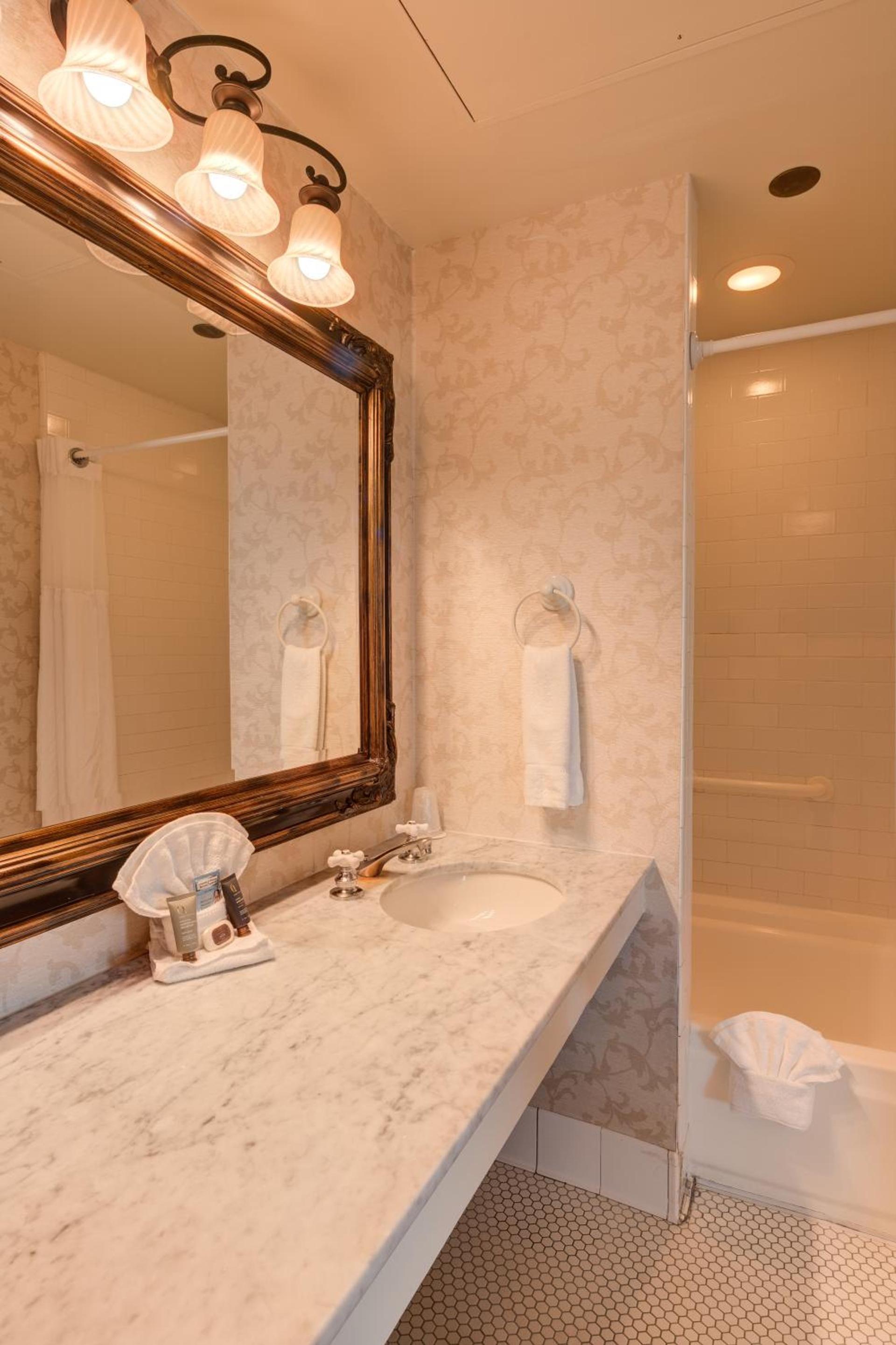 Gaslamp Plaza Suites photo 31