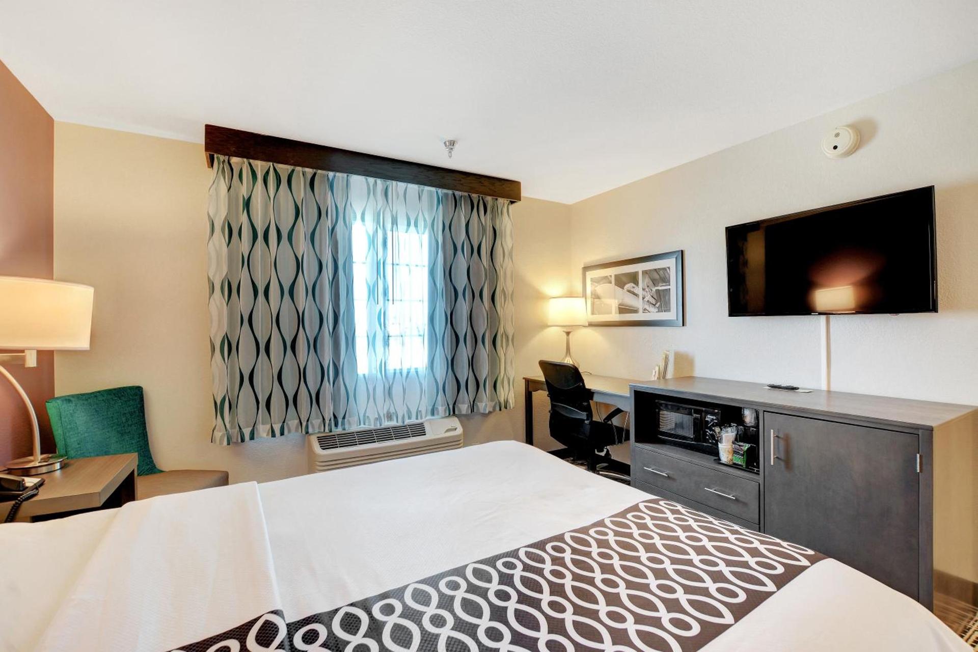 La Quinta Inn & Suites by Wyndham Las Vegas Nellis photo 47