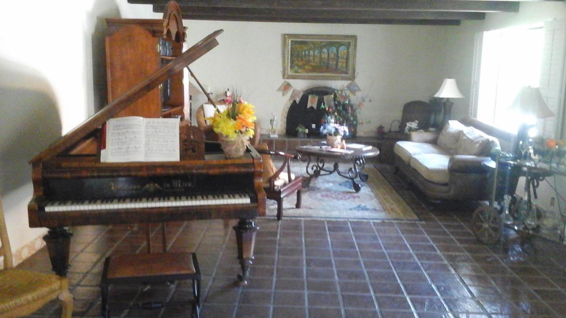 Spanish Villa Inn photo 4
