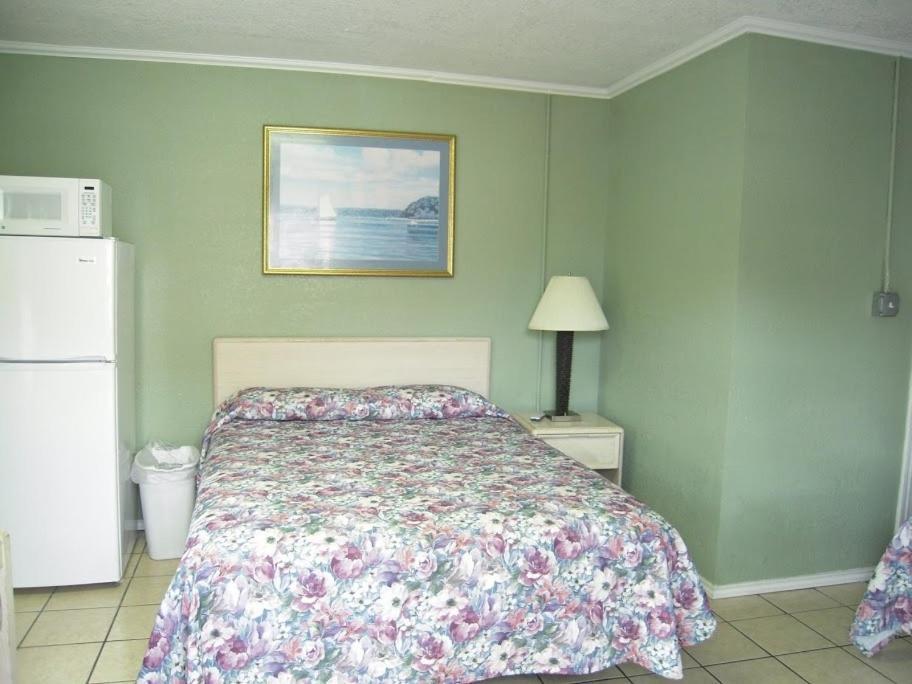 Bayfront Cottages photo 11