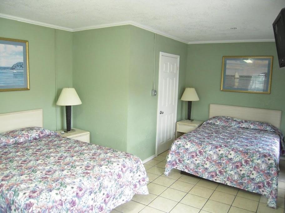 Bayfront Cottages photo 14