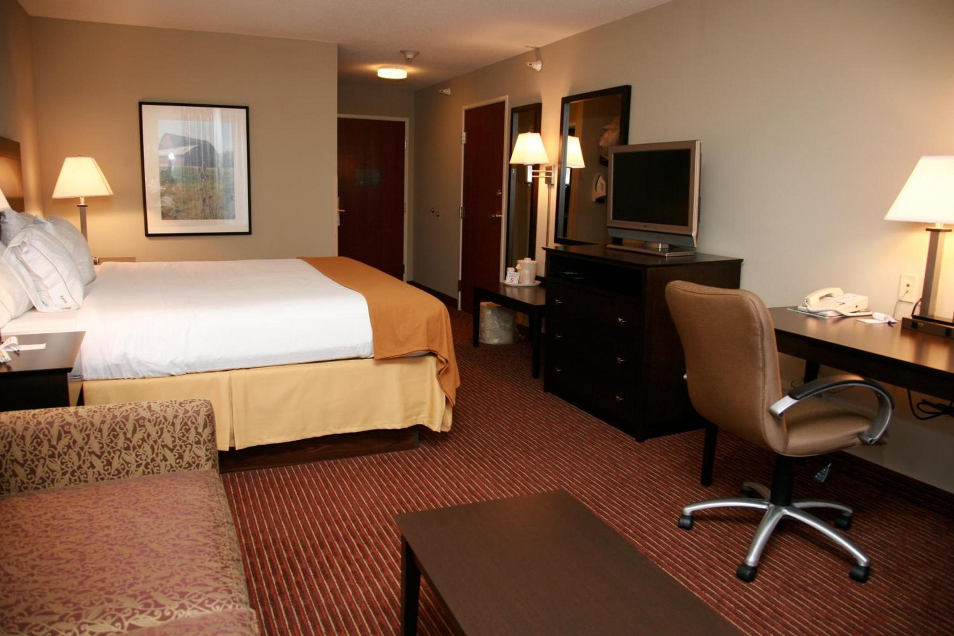 Holiday Inn Express Fort Wayne - East - New Haven by IHG photo 2