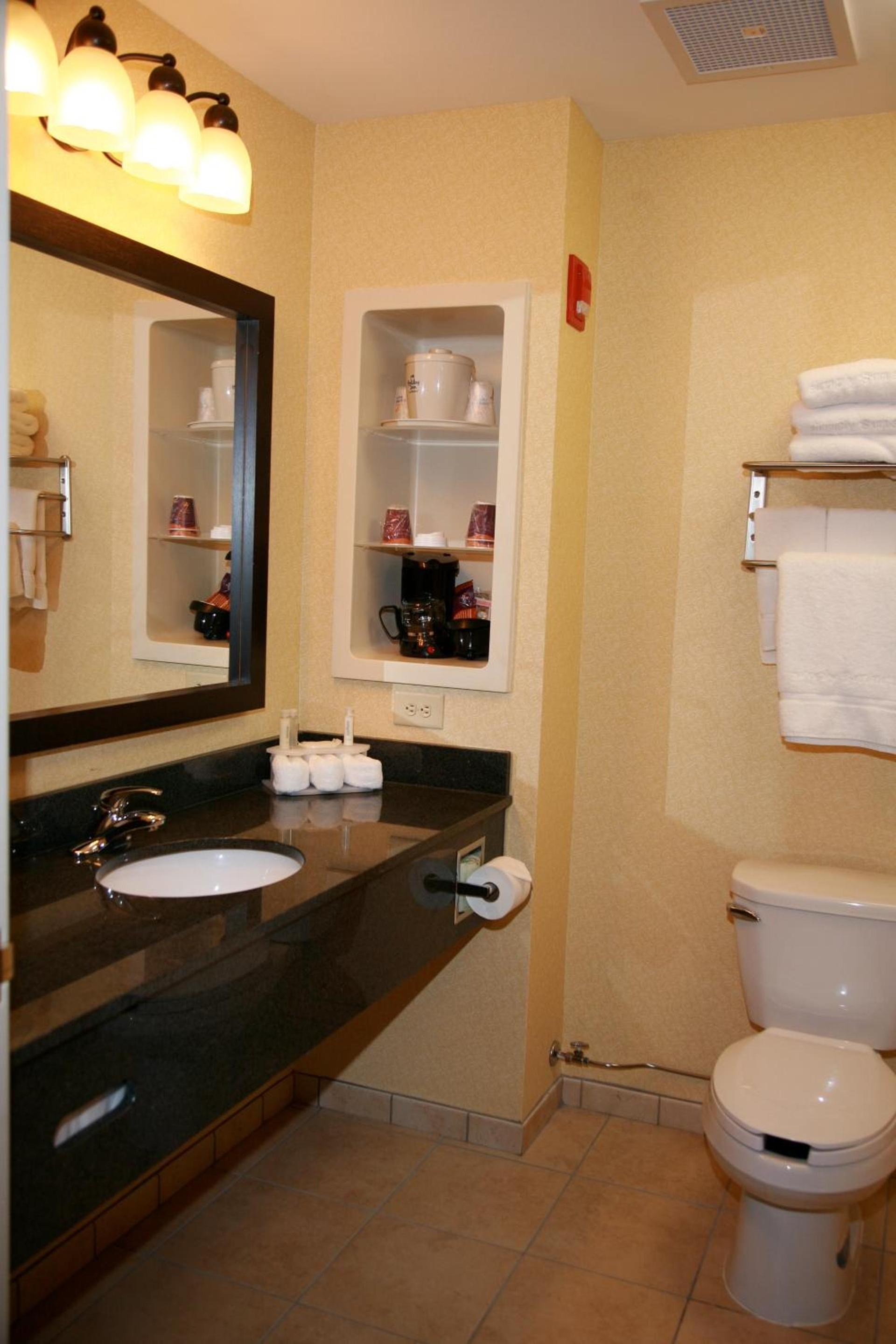 Holiday Inn Express Fort Wayne - East - New Haven by IHG photo 4