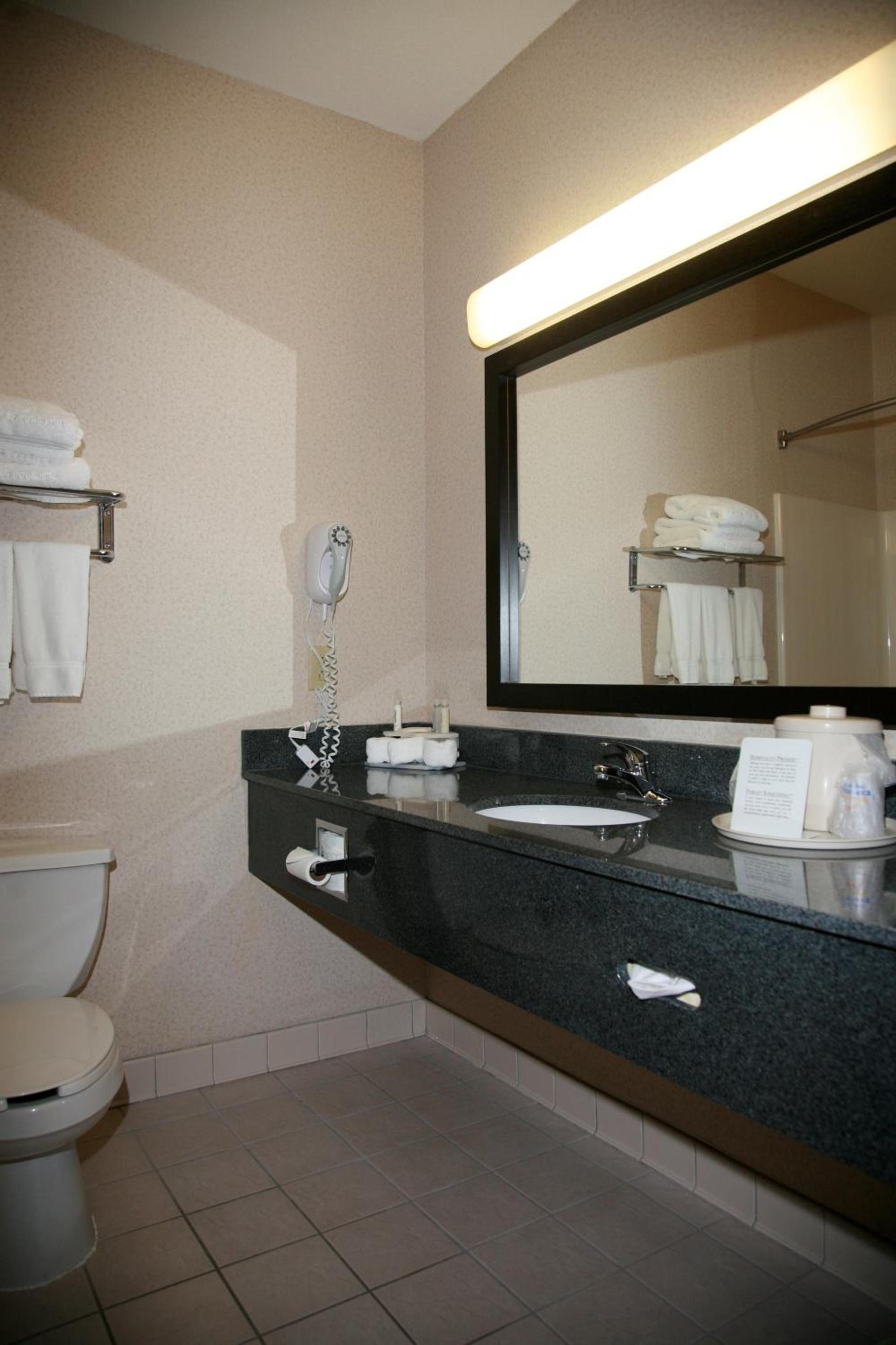 Holiday Inn Express Fort Wayne - East - New Haven by IHG photo 3