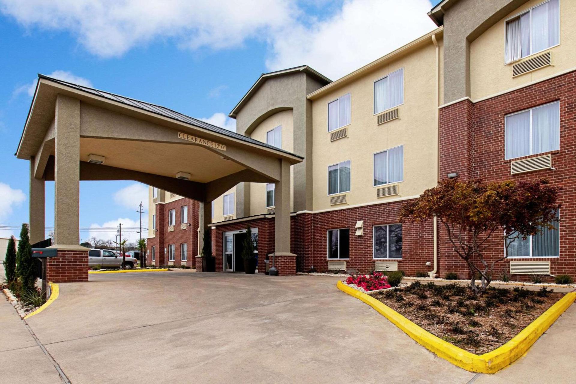 Comfort Inn & Suites Fredericksburg — hotel in Fredericksburg