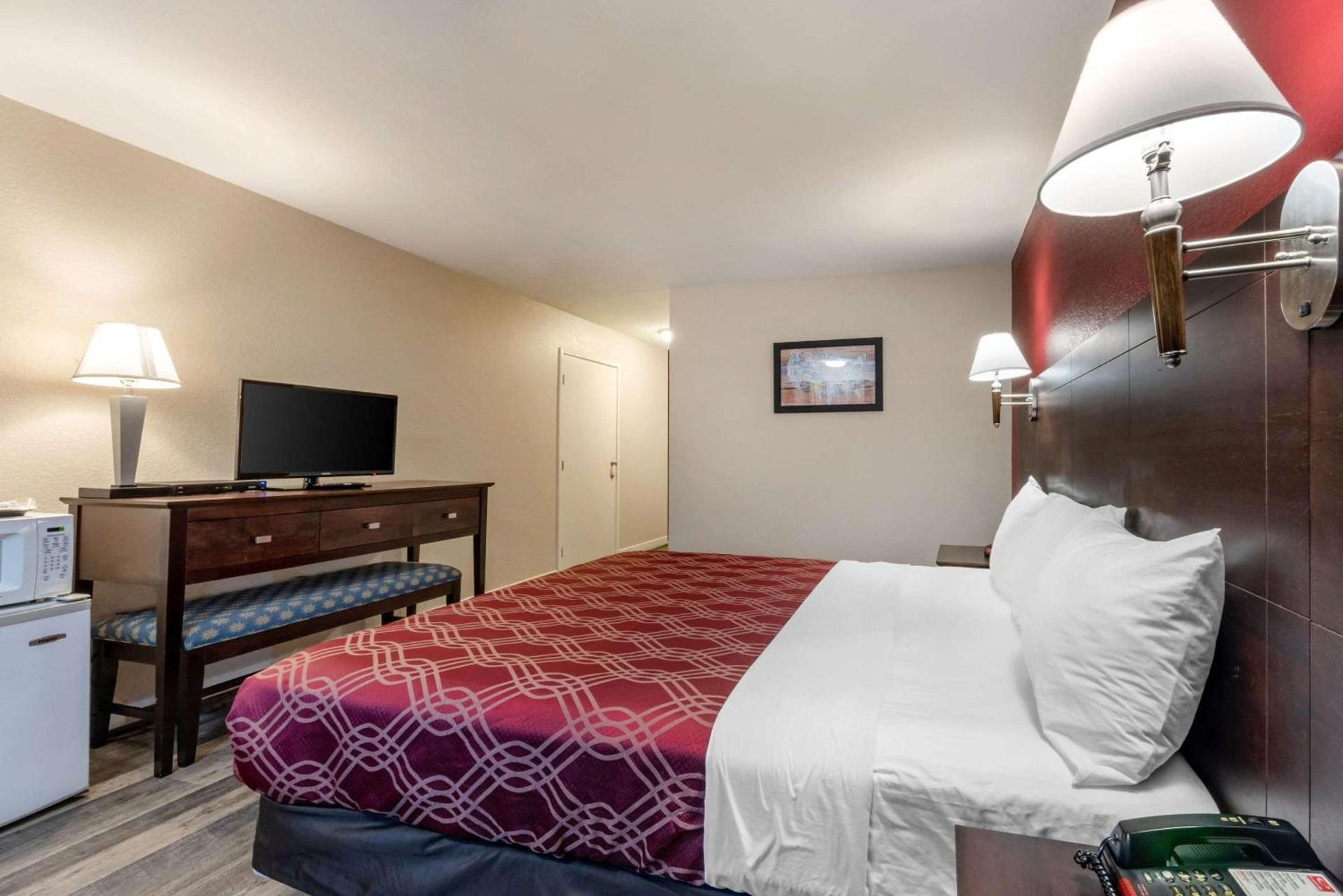 Bay Breeze Inn photo 27