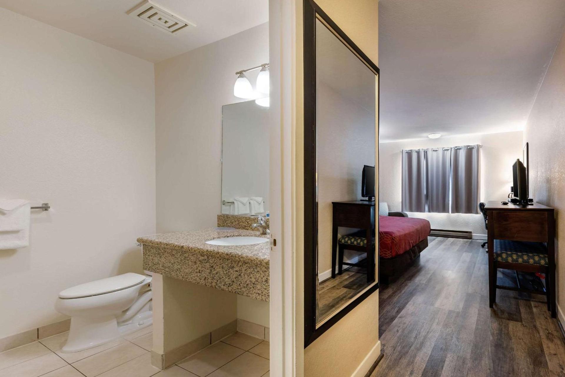 Bay Breeze Inn photo 30