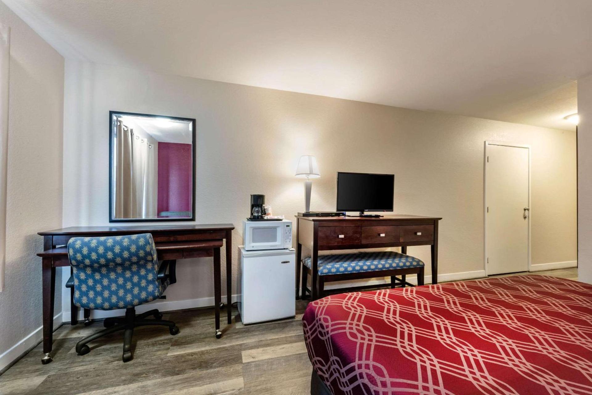 Bay Breeze Inn photo 31