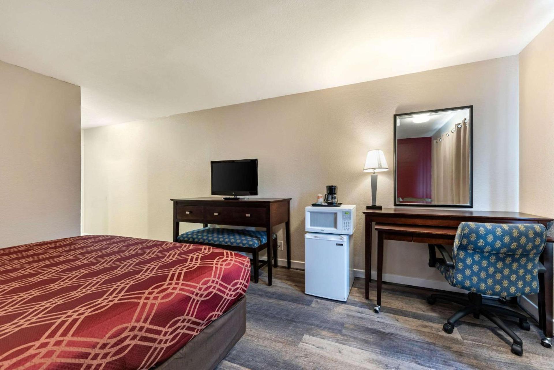 Bay Breeze Inn photo 32