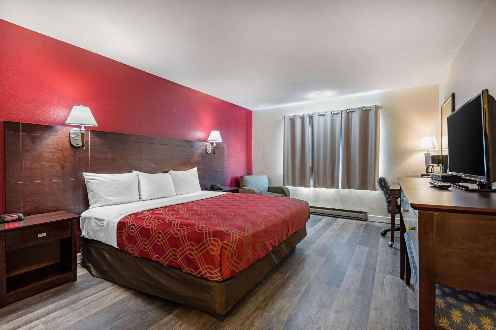 Bay Breeze Inn photo 36