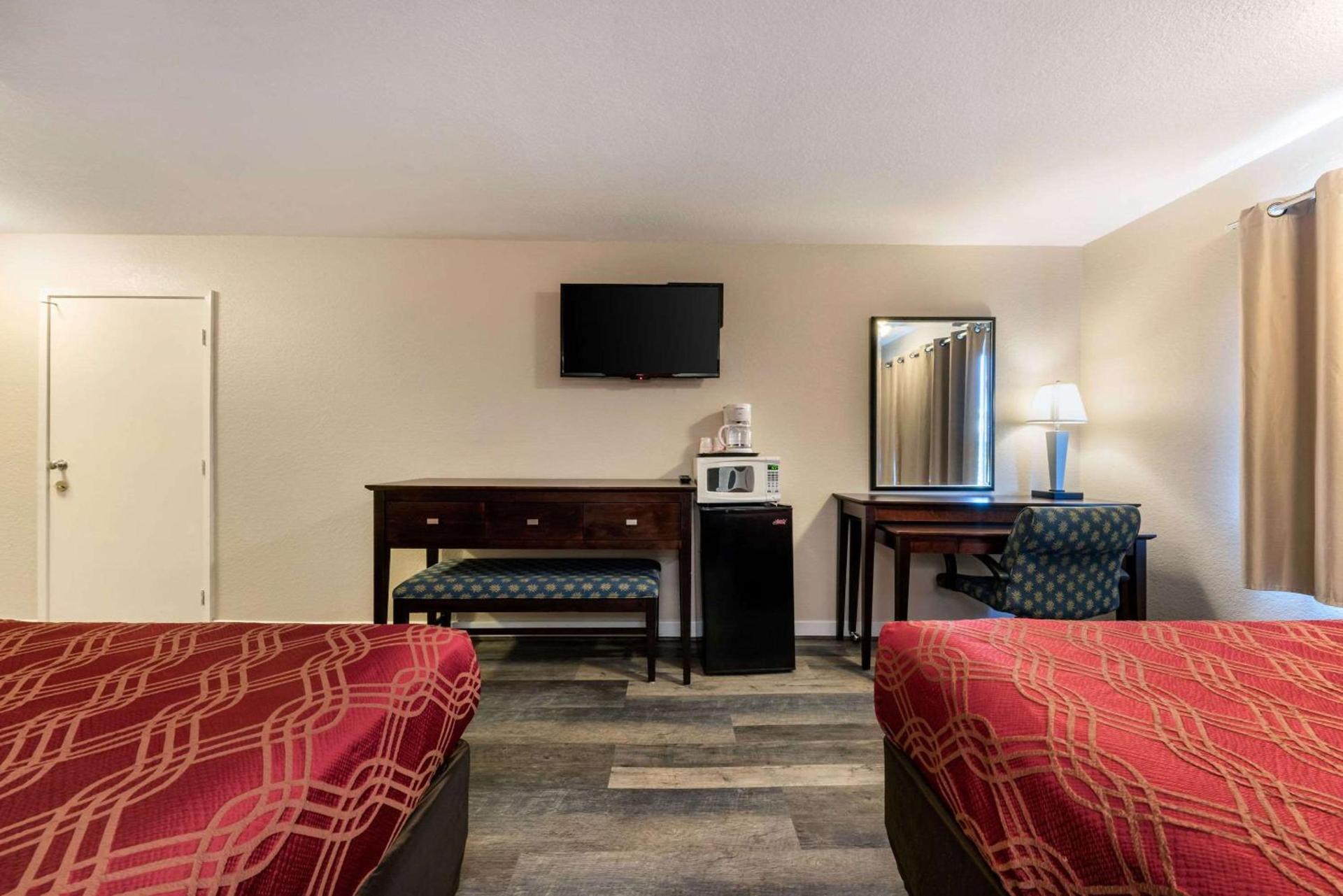 Bay Breeze Inn photo 38