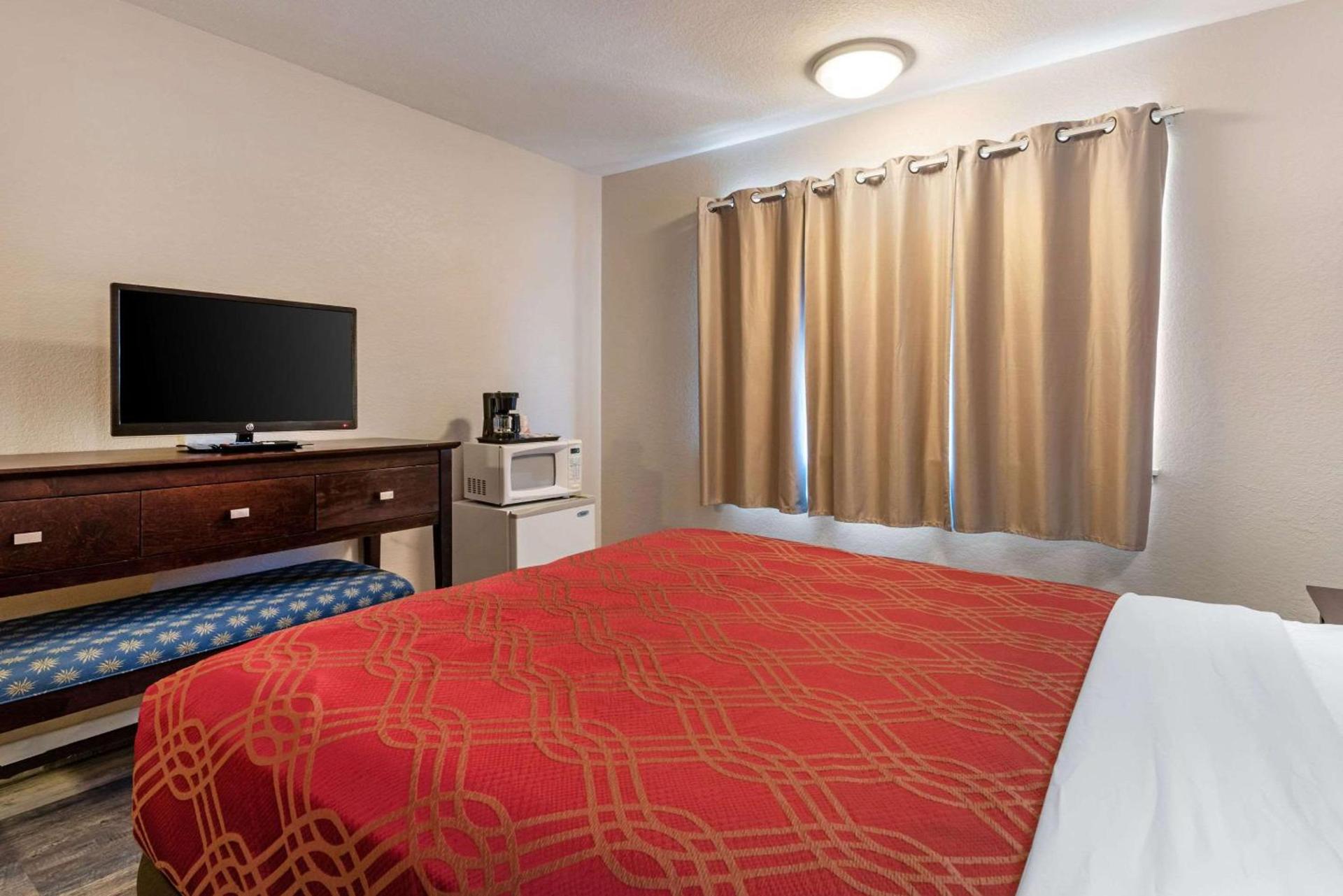 Bay Breeze Inn photo 43