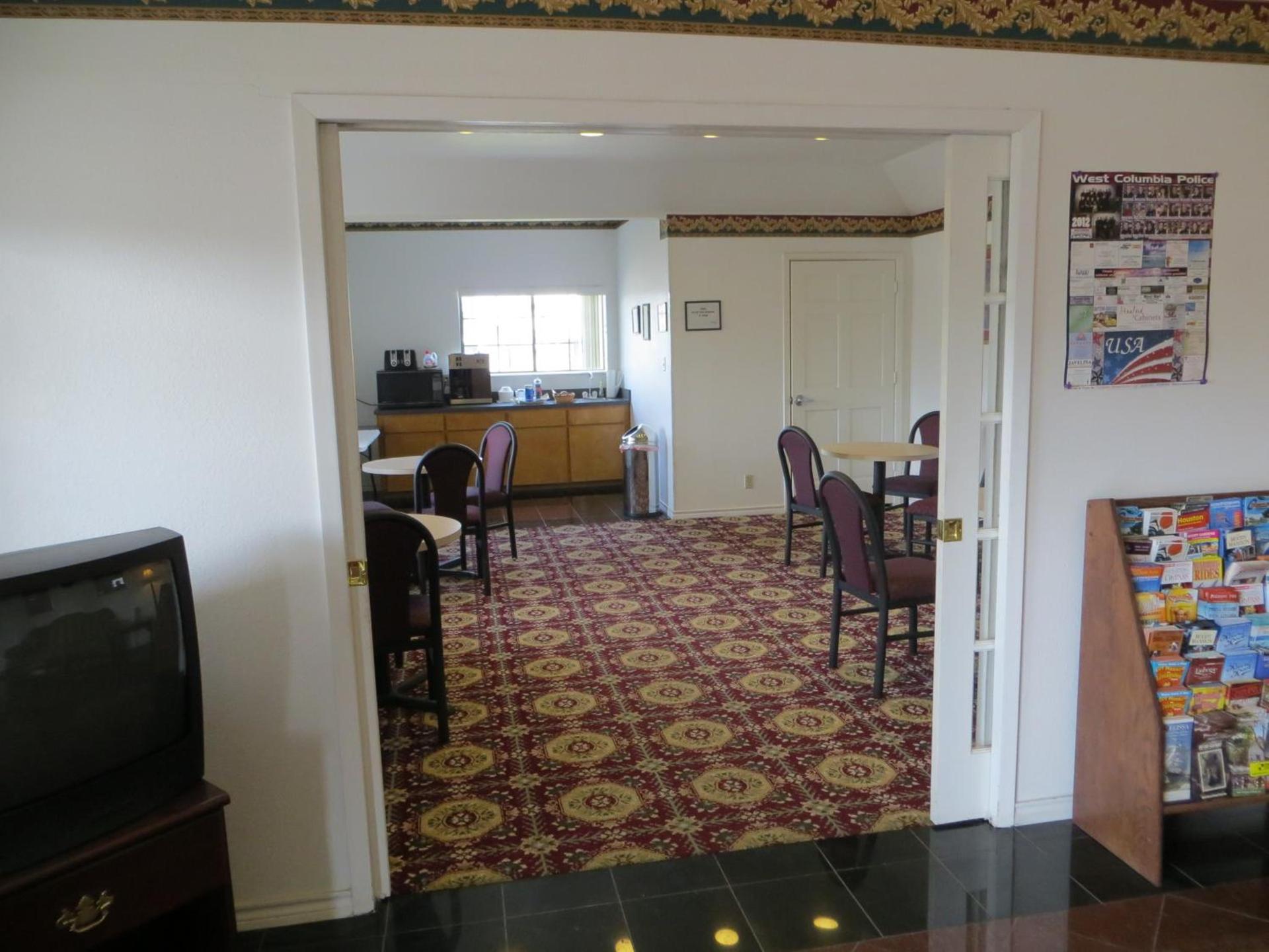 Executive Inn & Suites West Columbia photo 6