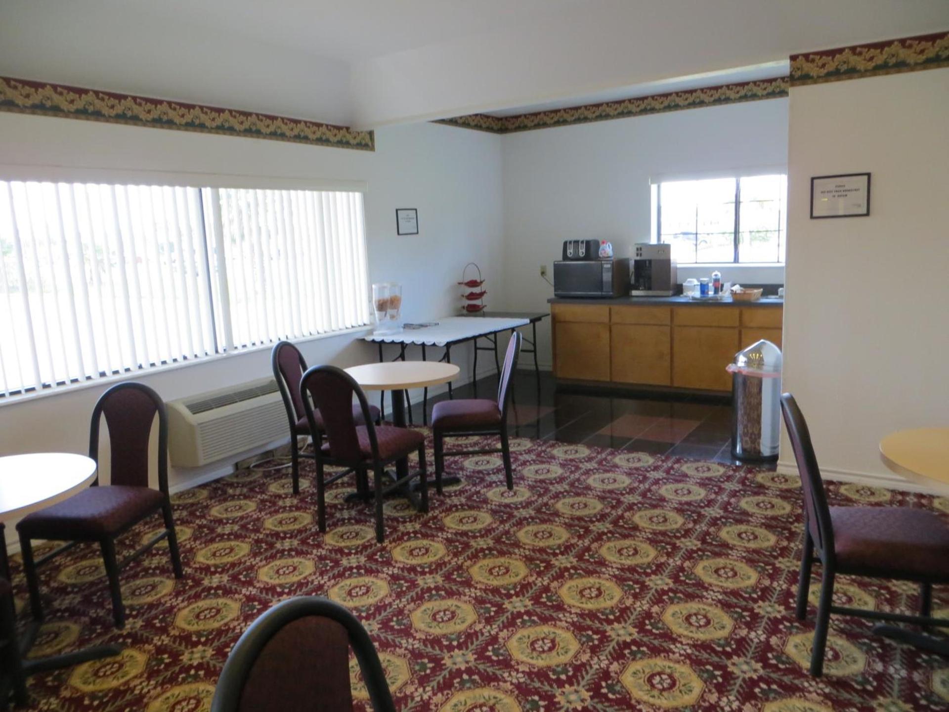 Executive Inn & Suites West Columbia photo 9