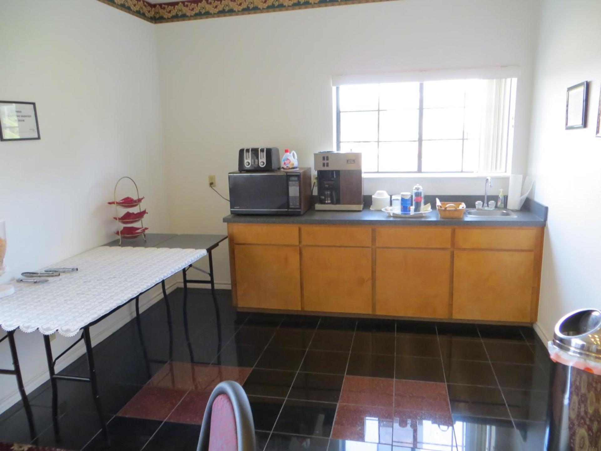 Executive Inn & Suites West Columbia photo 7