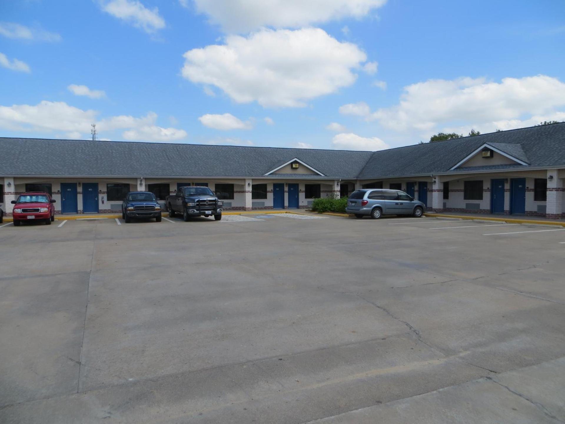 Executive Inn & Suites West Columbia photo 14