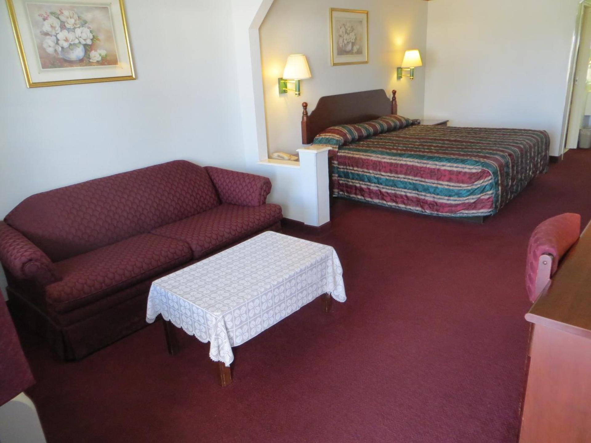 Executive Inn & Suites West Columbia photo 25
