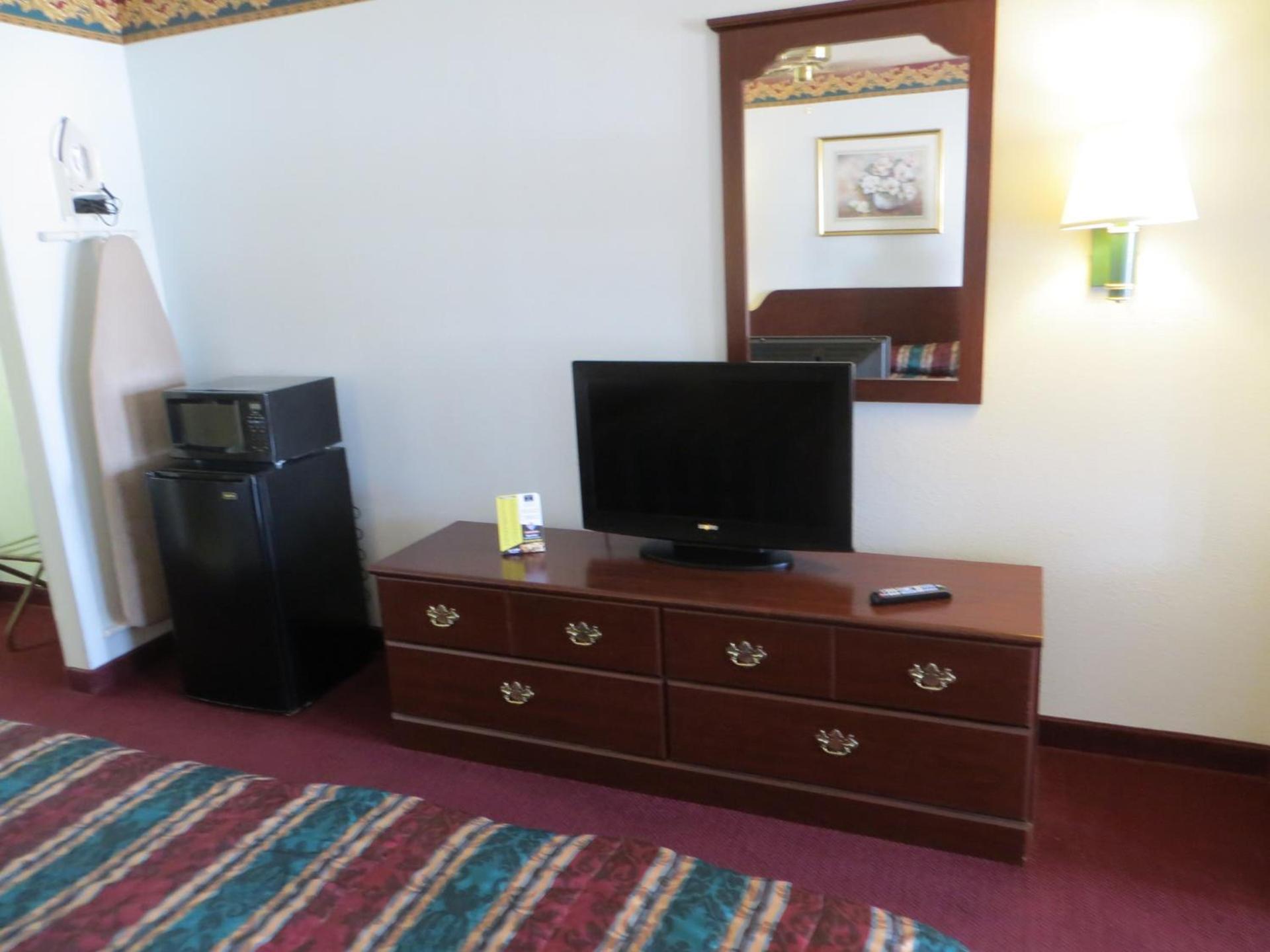 Executive Inn & Suites West Columbia photo 23