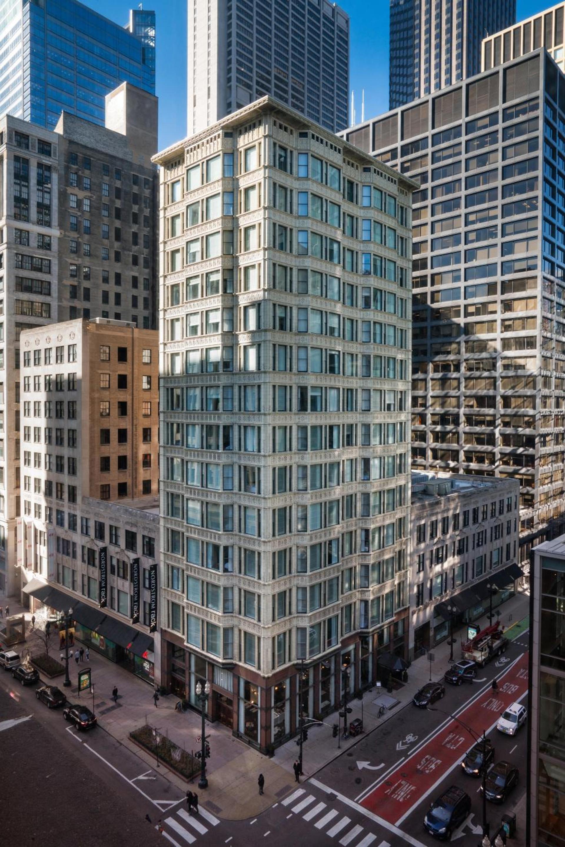 Staypineapple, An Iconic Hotel, The Loop photo 1