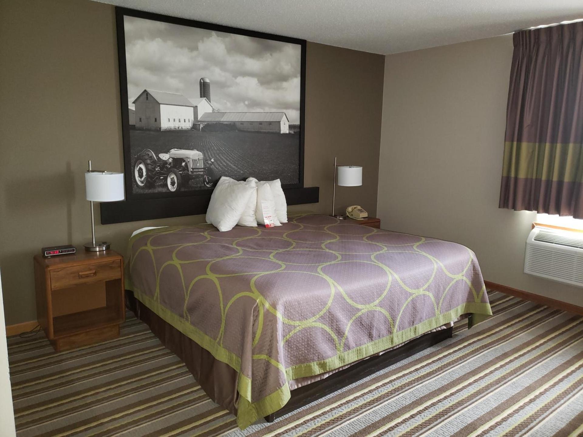 Super 8 by Wyndham Watseka photo 35
