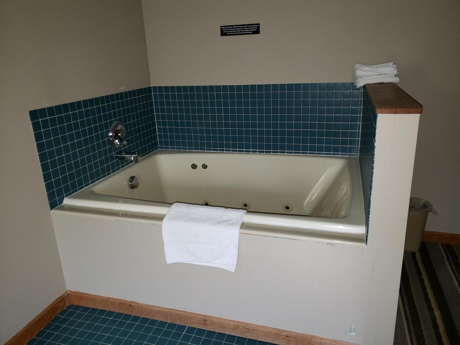 Super 8 by Wyndham Watseka photo 34