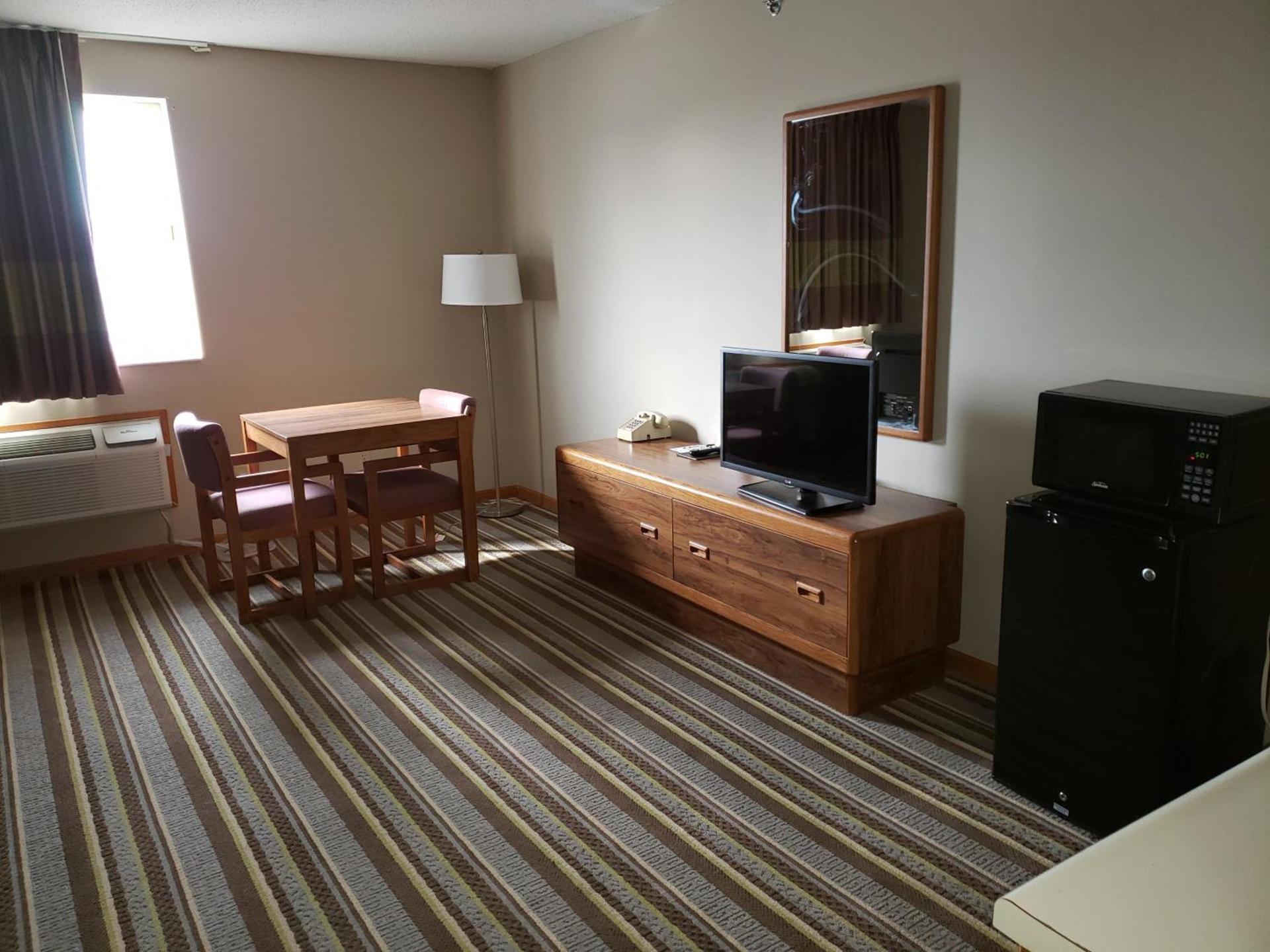 Super 8 by Wyndham Watseka photo 21
