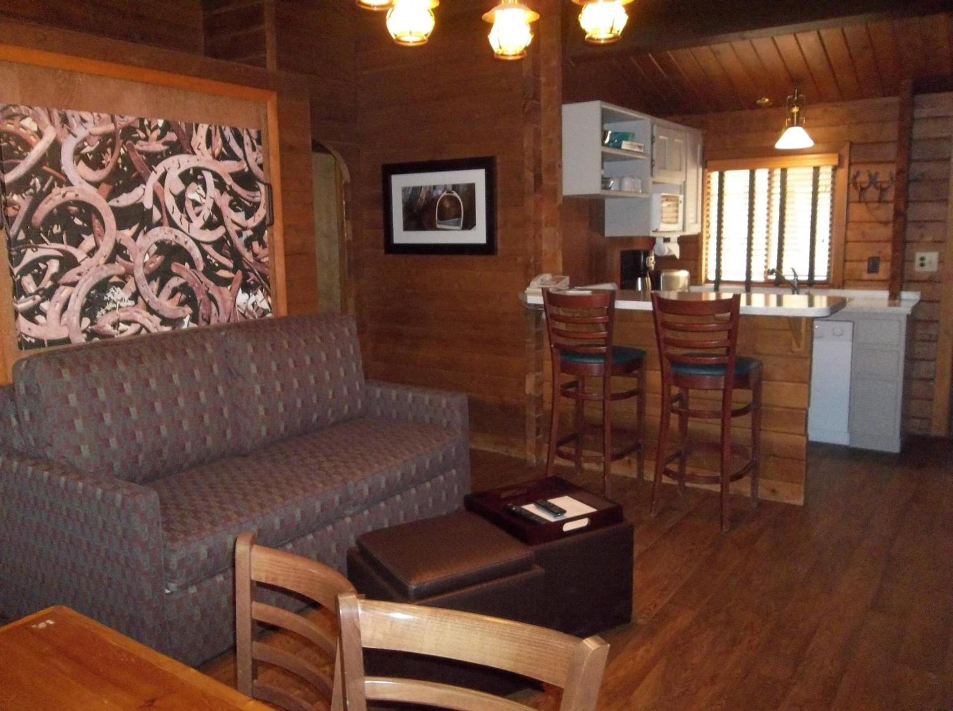 Kohl's Ranch Lodge photo 2