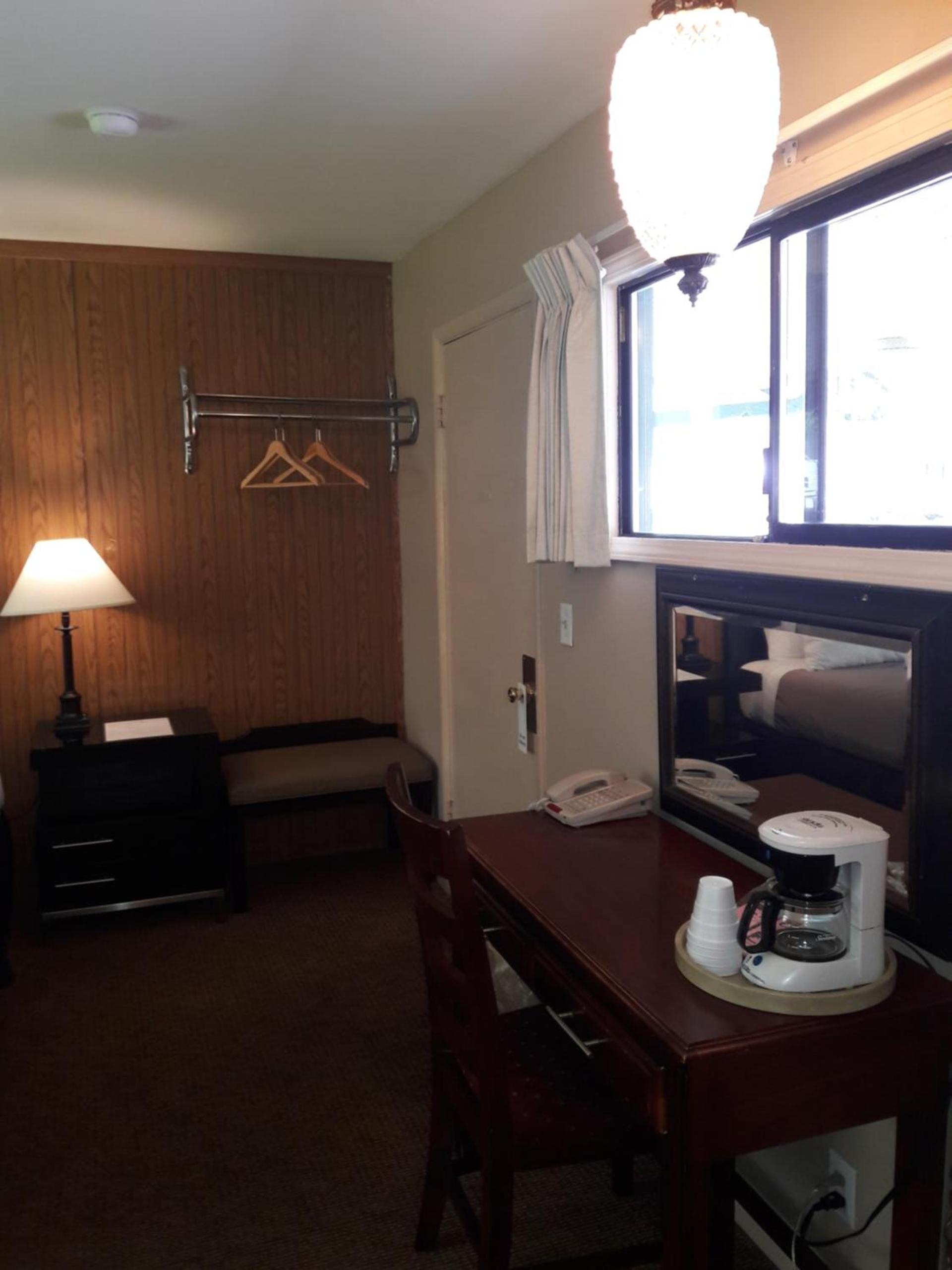 Monroe Motel photo 5